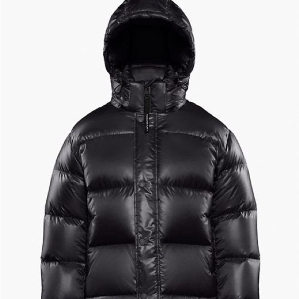 NWOT - Aritzia Super Puff Shorty